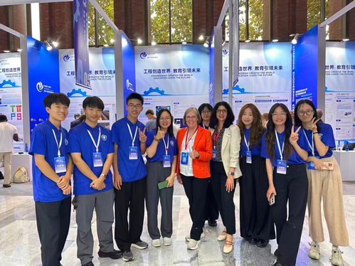外国语学院师生圆满完成2025国际工程教育发展会议志愿服务与教育咨询工作