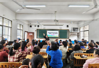 新邵县家庭教育指导服务“向阳花”行动公益讲座走进龙溪铺镇，点亮乡村家庭教育之光